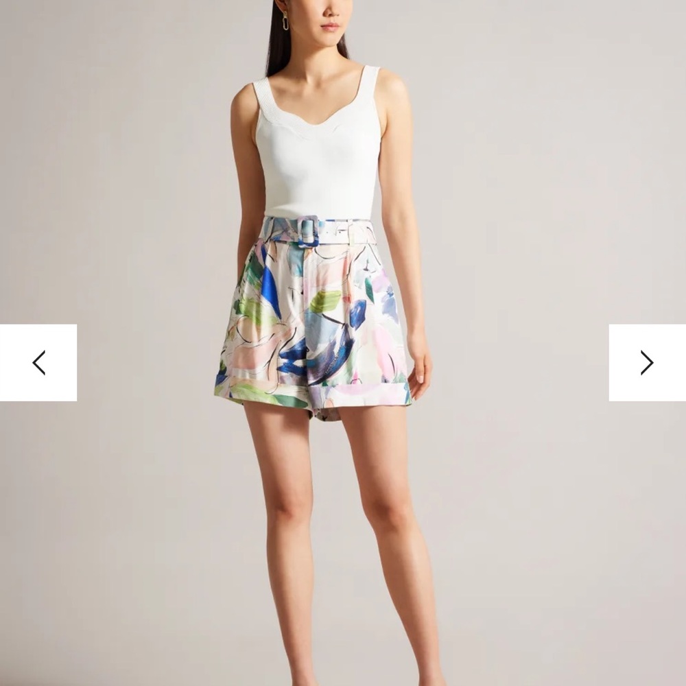 Ted baker Tarinah
Abstract Print Tailored Shorts